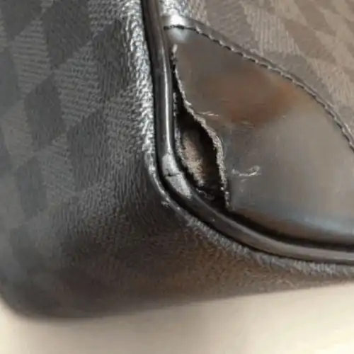 破れのあるバッグ