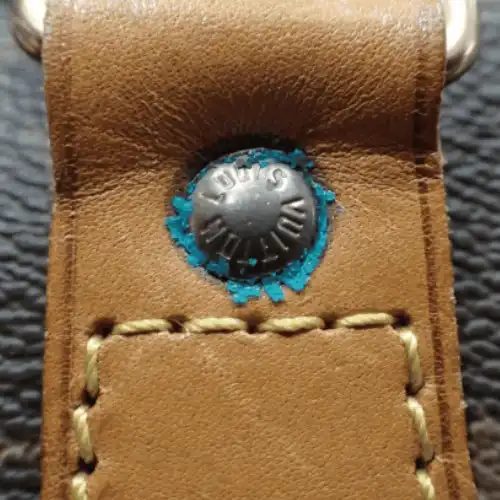 金具劣化のバッグ